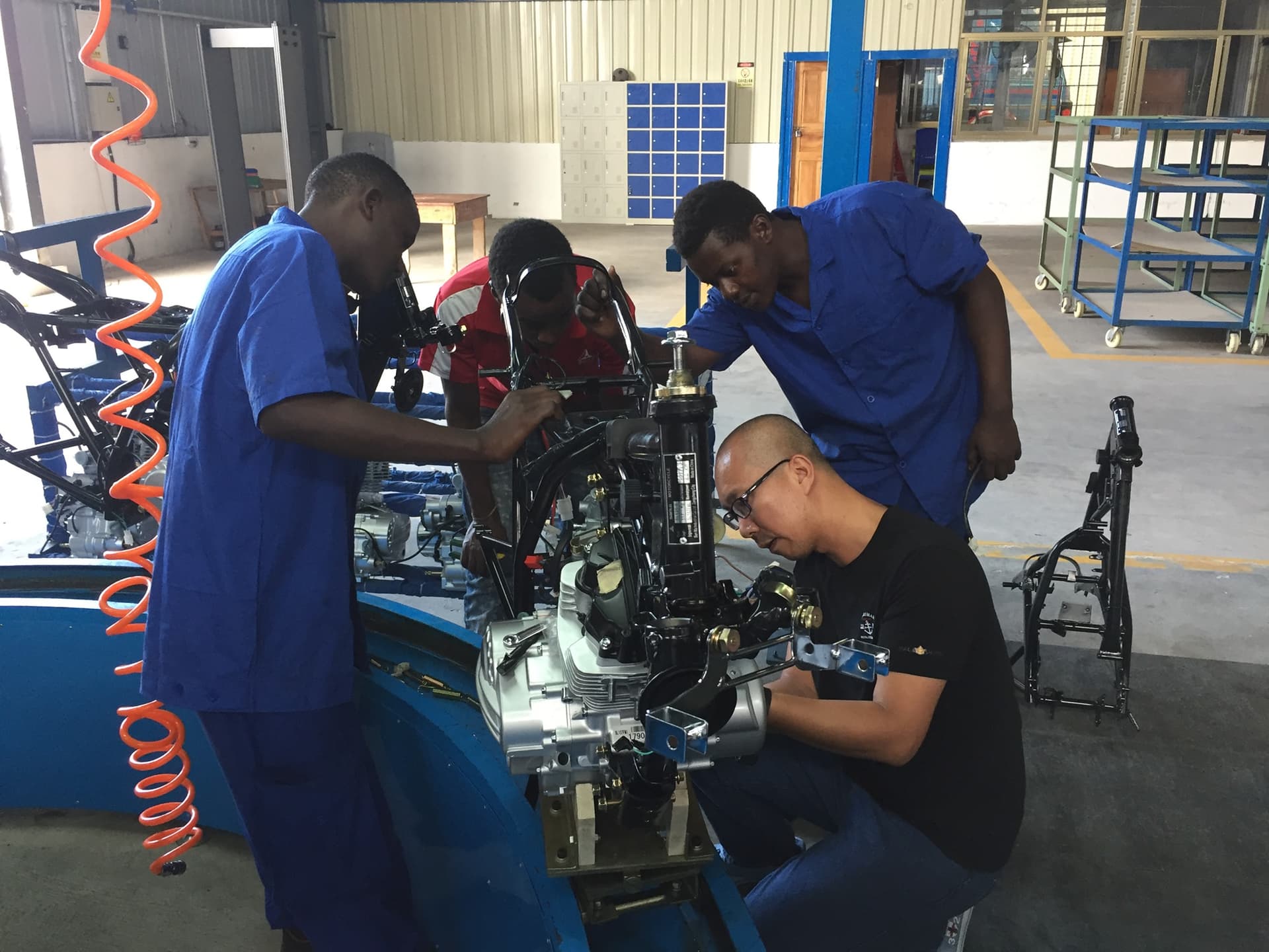 HONLG motorcycle assembly and quality inspection team
